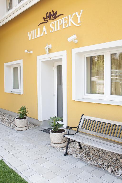 Villa Sipeky Senec Exteriör bild