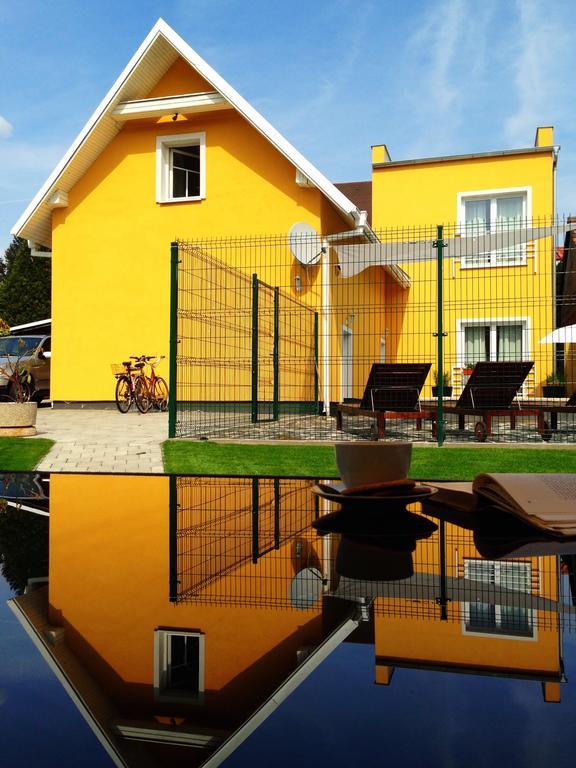 Villa Sipeky Senec Exteriör bild