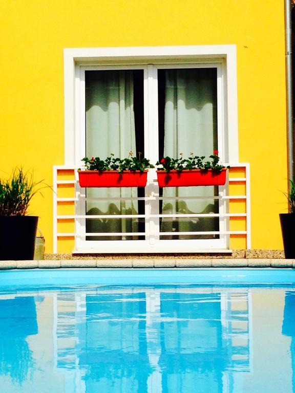 Villa Sipeky Senec Exteriör bild