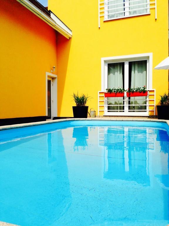 Villa Sipeky Senec Exteriör bild